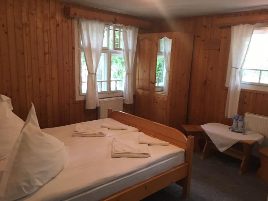 Manyi Villa BaileTusnad Buitenkant foto